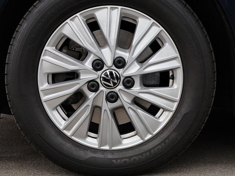 Gebraucht VW Multivan 150 PS (110 kW) 2024 Starlight blue metallic Van