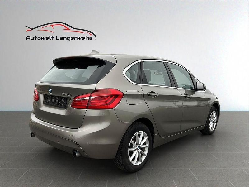 Gebraucht BMW 220 Advantage 192 PS (141 kW) 2017 Silber Van / Kleinbus