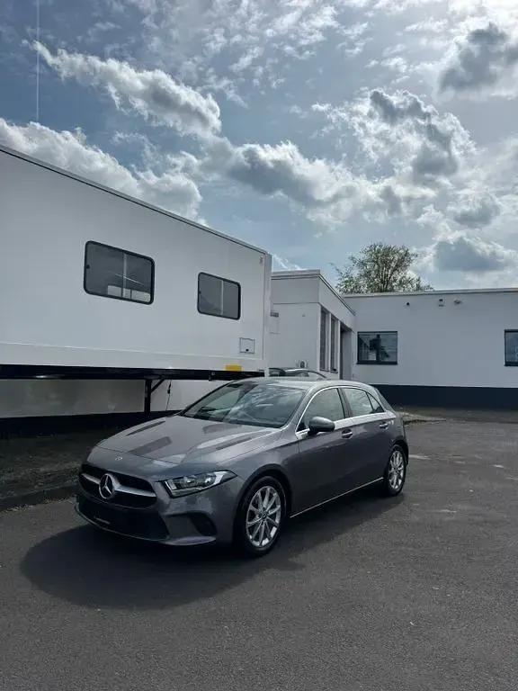 Gebraucht Mercedes A180 Progressive 116 PS (85 kW) 2020 Grau Limousine