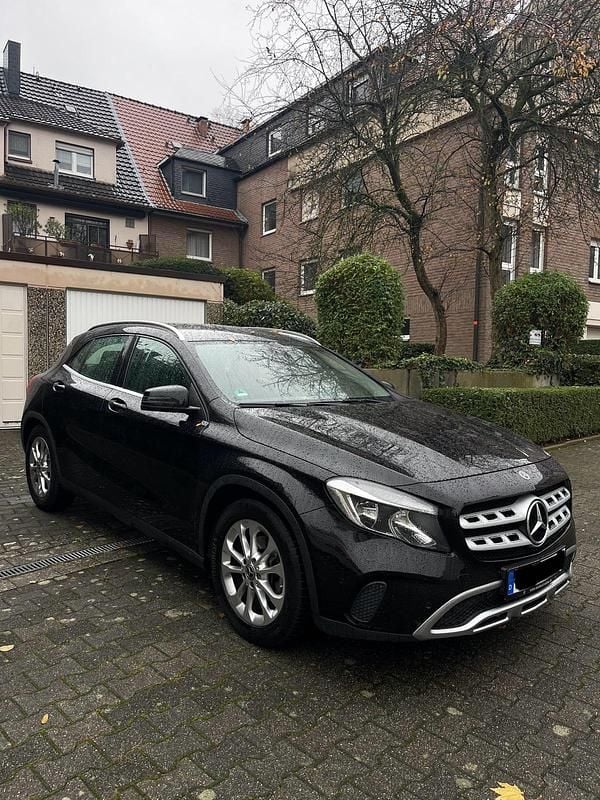 Gebraucht Mercedes GLA200 136 PS (100 kW) 2018 Schwarz SUV