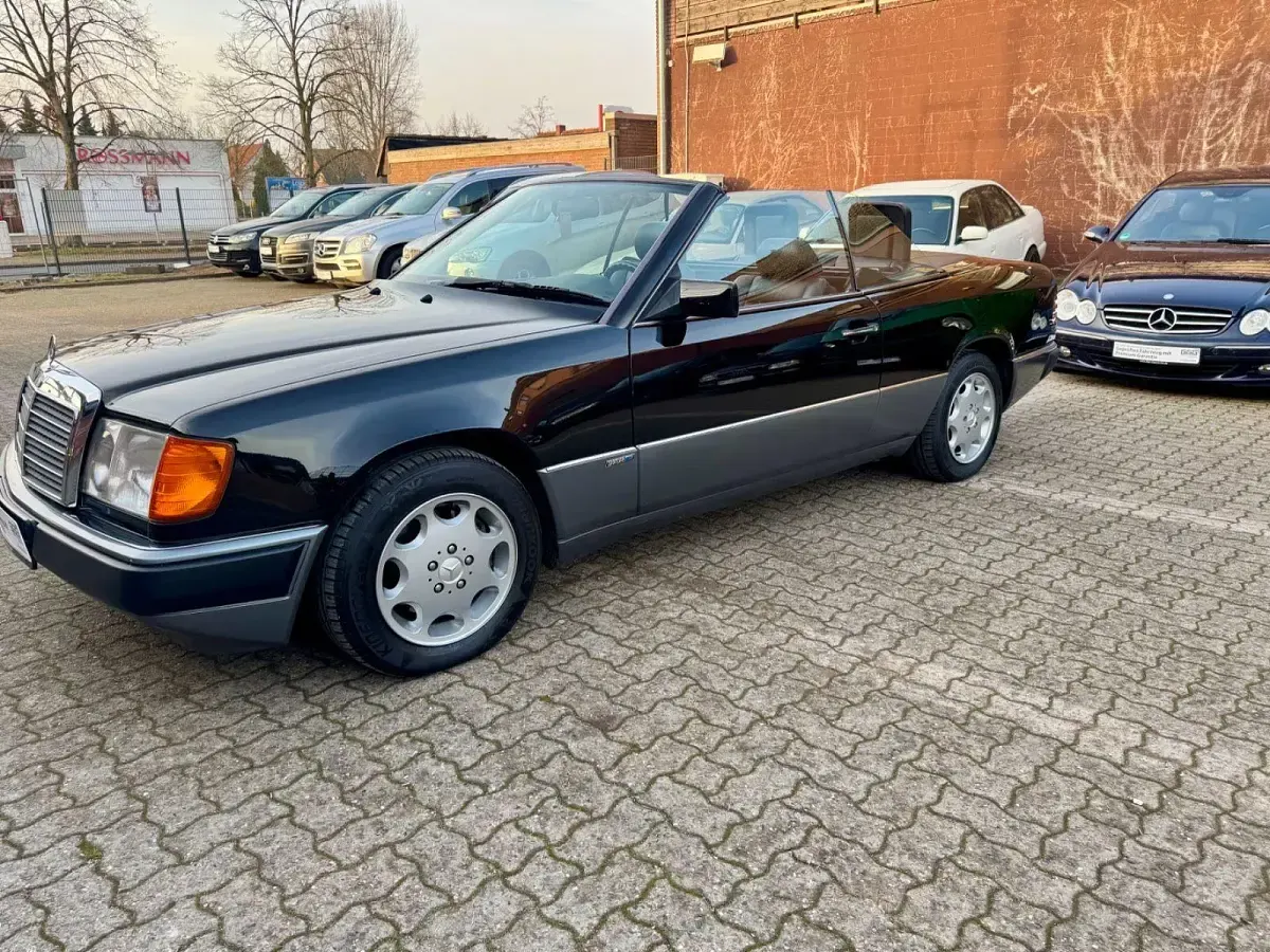 Gebraucht Mercedes E300 Sportline 220 PS (161 kW) 1992 Schwarz Cabrio