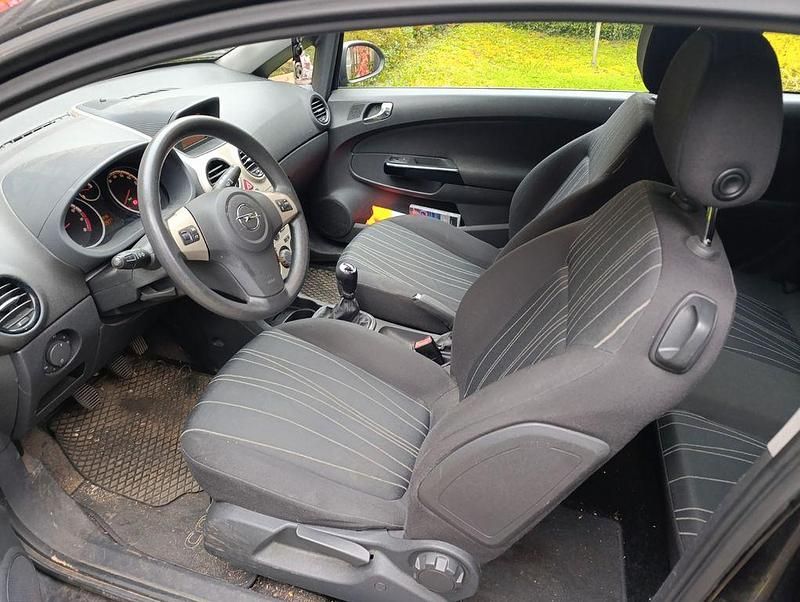 Schwarz Gebraucht 2008 Opel Corsa Limousine | 800 € (Superpreis) - Bild 1/4