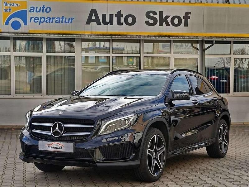 Night black Gebraucht 2016 Mercedes GLA250 AMG line SUV | 18.900 € (Fairer Preis) - Bild 1/4