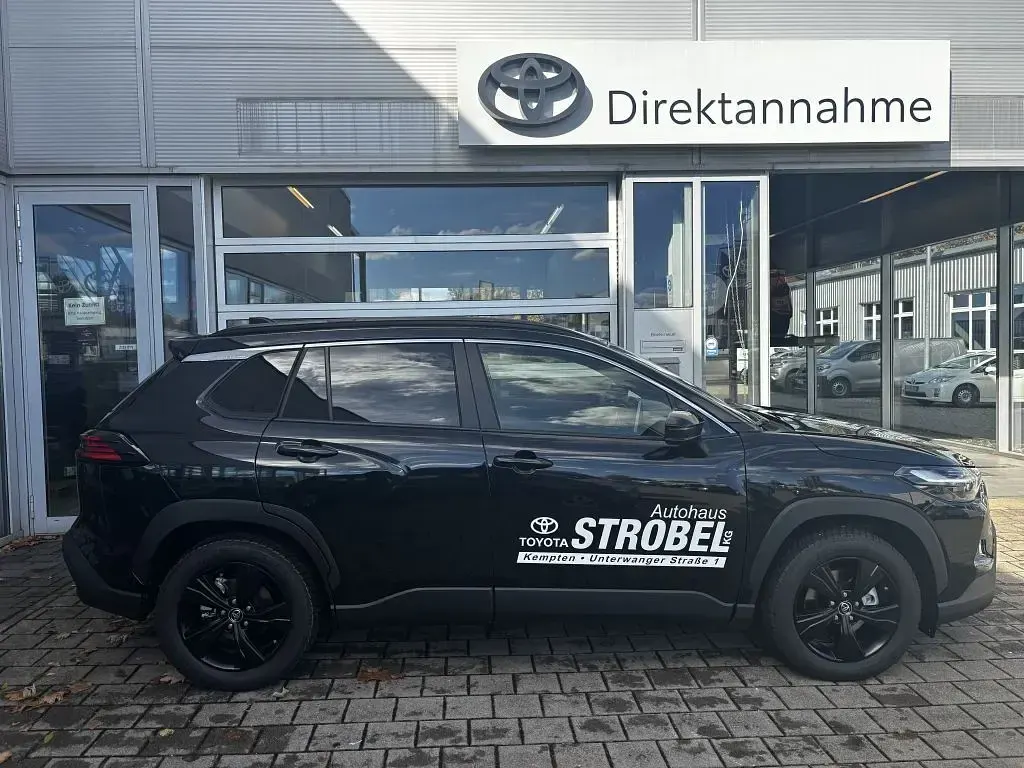Gebraucht Toyota Corolla Cross 178 PS (130 kW) 2025 Black mica metallic SUV