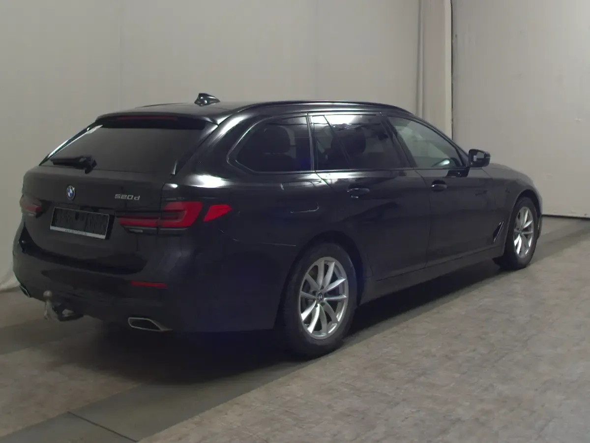 Gebraucht BMW 520 Performance 190 PS (139 kW) 2023 Schwarz Kombi