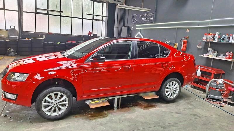 Gebraucht Skoda Octavia 150 PS (110 kW) 2016 Rot Kleinwagen