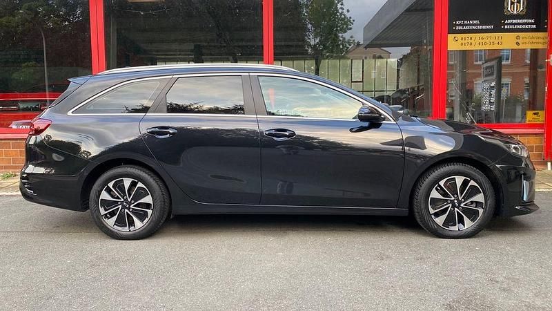 Schwarz Gebraucht 2021 Kia Ceed Sportswagon Spirit Kombi | 16.450 € (Guter Preis) - Bild 1/4