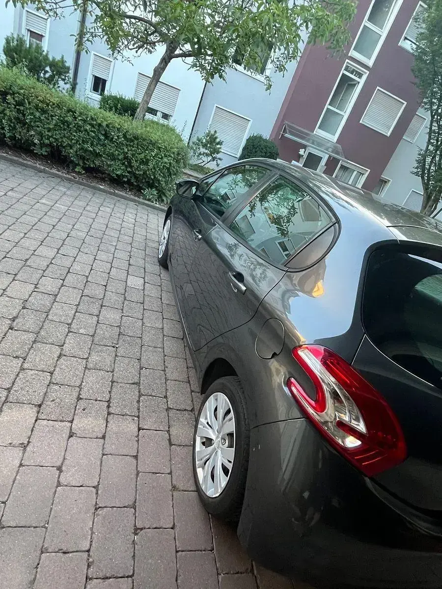 Gebraucht Peugeot 208 Active 82 PS (60 kW) 2014 Grau Kleinwagen