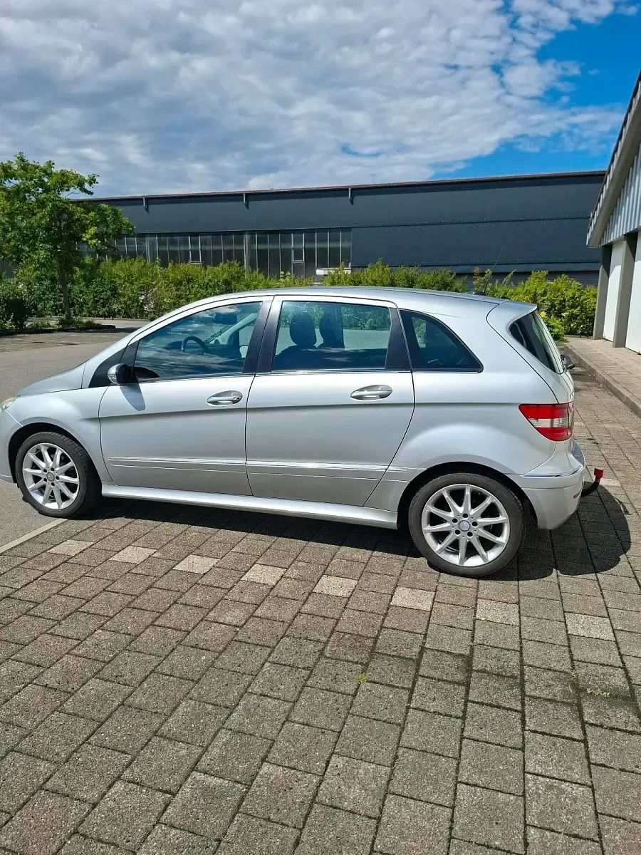Gebraucht Mercedes B200 136 PS (100 kW) 2008 Silber Van / Kleinbus