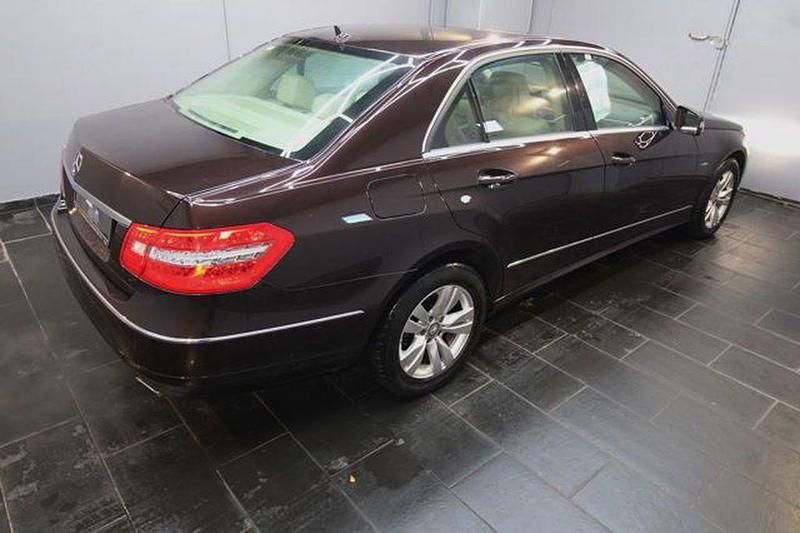 Gebraucht Mercedes E350 292 PS (214 kW) 2009 Cupritbraun Limousine