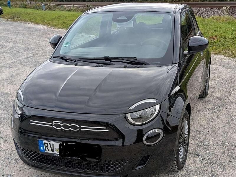 Schwarz Gebraucht 2022 Fiat 500e Icon Limousine | 14.750 € (Superpreis) - Bild 1/4