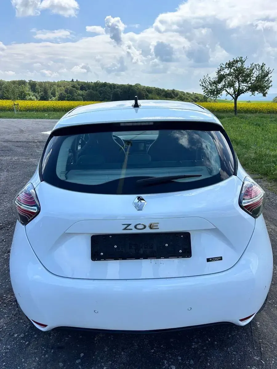 Second-hand Renault Zoe Evolution 100 kW (136 CP) 2022 Alb Hatchback
