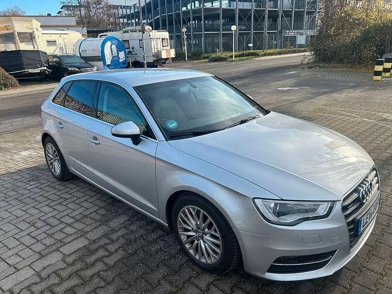 Silber Gebraucht 2014 Audi A3 Ambiente Limousine | 8.200 € (Guter Preis) - Bild 1/4