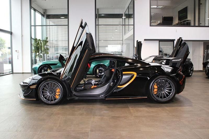 Gebraucht McLaren 620R 620 PS (456 kW) 2021 Onxy black Coupé