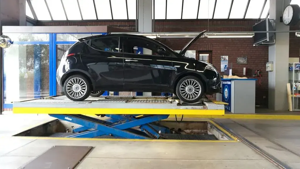 Gebraucht Lancia Ypsilon Gold 69 PS (50 kW) 2013 Schwarz Kleinwagen