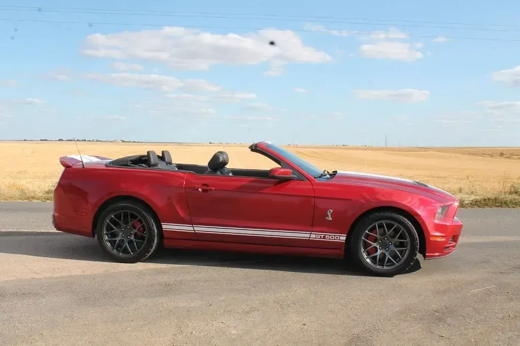 Gebraucht Ford Mustang Convertible 305 PS (224 kW) 2013 Rot Cabrio