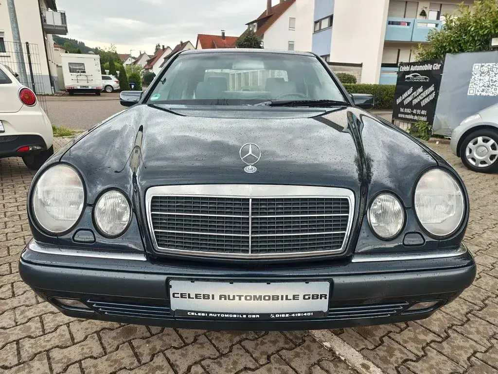 Gebraucht Mercedes E240 Elegance 170 PS (125 kW) 1998 Blau Limousine