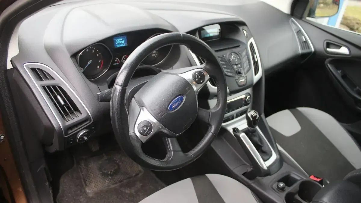 Occasion Ford Focus Ambiente 101 ch (74 kW) 2014 Marron Berline