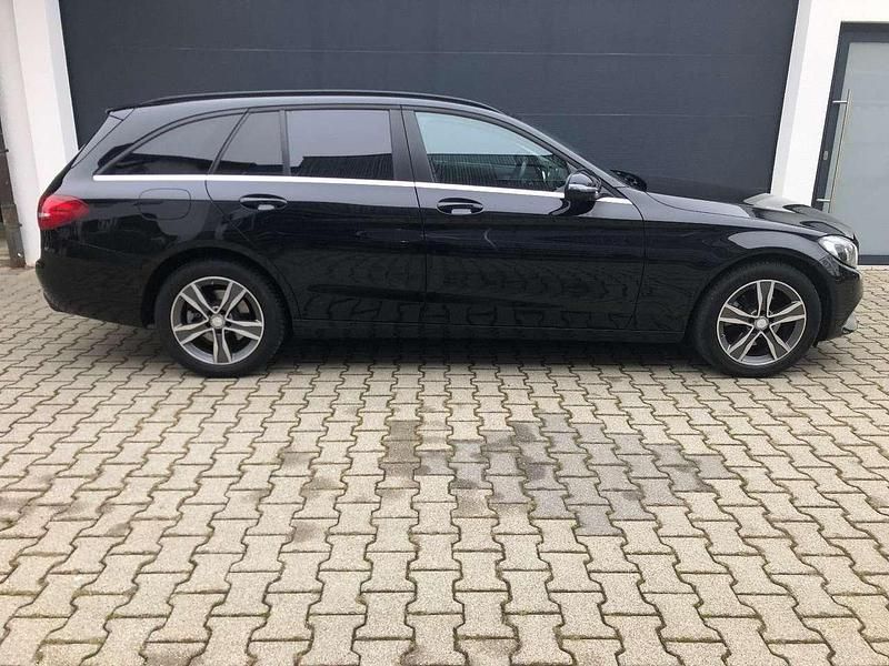 Gebraucht Mercedes C220 170 PS (125 kW) 2017 Schwarz Kombi