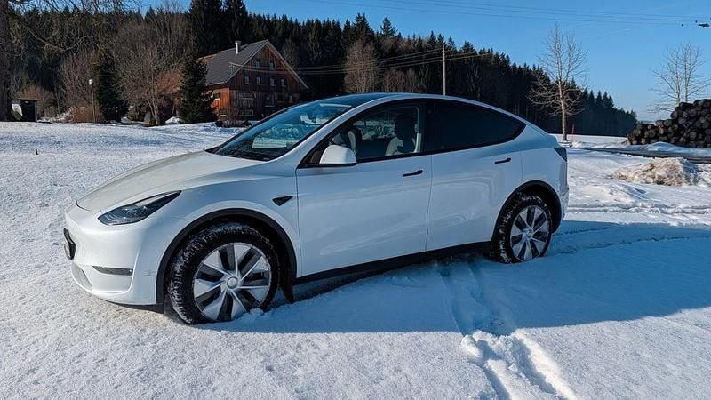 Weiß Gebraucht 2023 Tesla Model Y Long Range AWD SUV | 33.000 € (Fairer Preis) - Bild 1/4