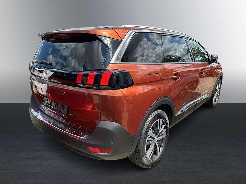 Gebraucht Peugeot 5008 Allure 131 PS (96 kW) 2023 Lackierung cuprite/metallic kl Van / Kleinbus