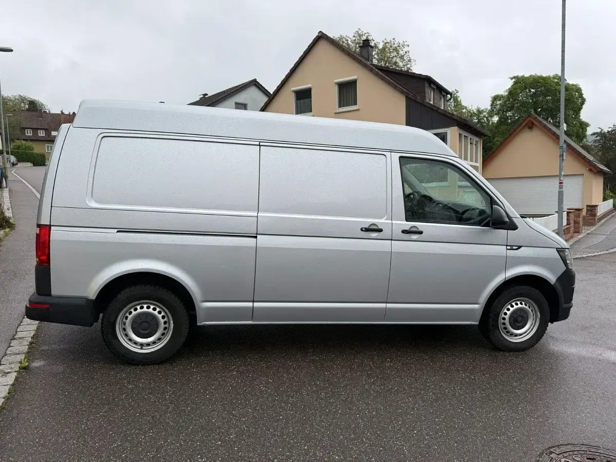 Gebraucht VW Transporter 150 PS (110 kW) 2017 Grau Van