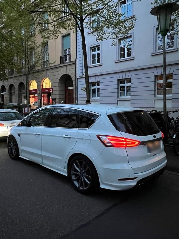 Second-hand Ford S-MAX S 209 CP (153 kW) 2016 Alb Monovolum