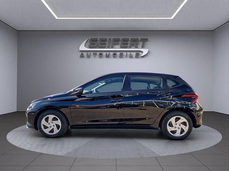 Neu Hyundai i20 Select 101 PS (74 kW) 2025 Aurora grey Limousine