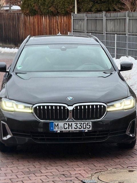 Schwarz Gebraucht 2021 BMW 520 Sport Line Kombi | 22.500 € (Guter Preis) - Bild 1/4