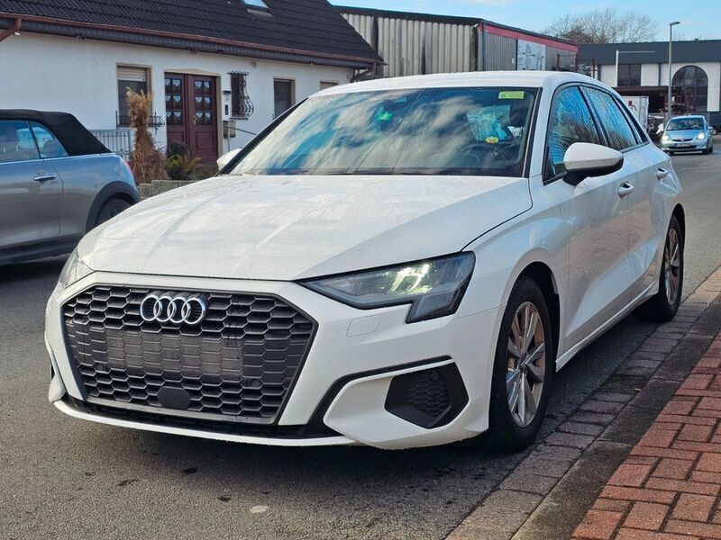 Weiß Gebraucht 2021 Audi A3 Advanced Plus Limousine | 17.410 € (Guter Preis) - Bild 1/4