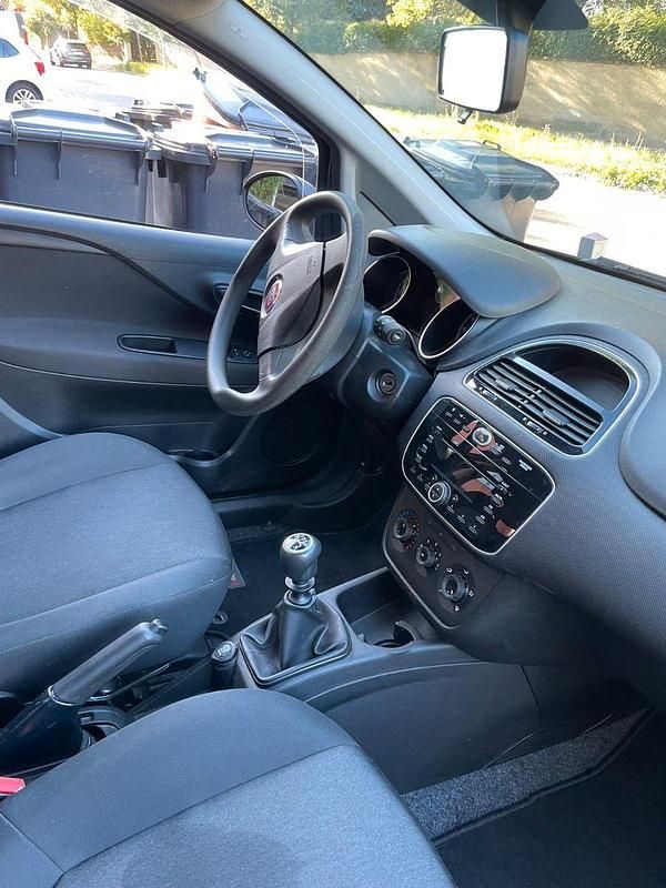 Gebraucht Fiat Punto 69 PS (50 kW) 2016 Grau Kleinwagen