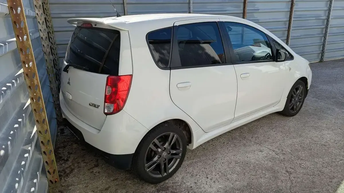 Gebraucht Mitsubishi Colt 95 PS (69 kW) 2010 Weiß Kleinwagen