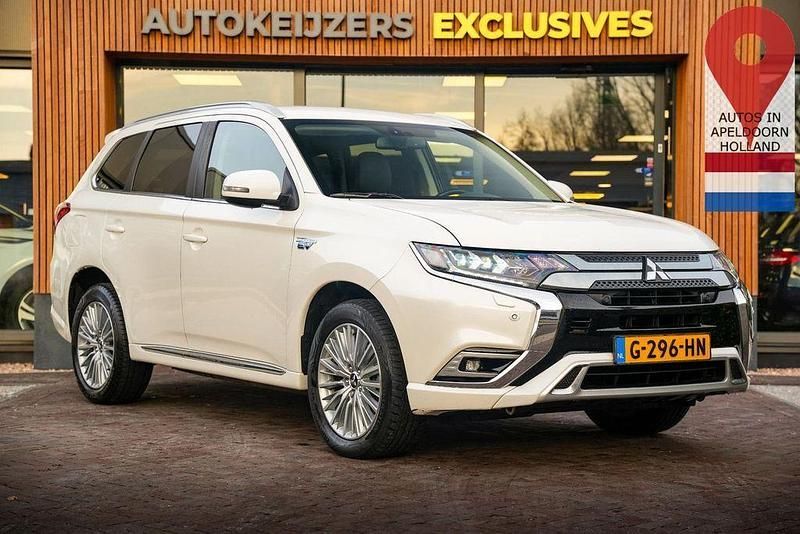 Silky white p Gebraucht 2019 Mitsubishi Outlander P-HEV Intense SUV | 18.245 € (Etwas zu teuer) - Bild 1/4