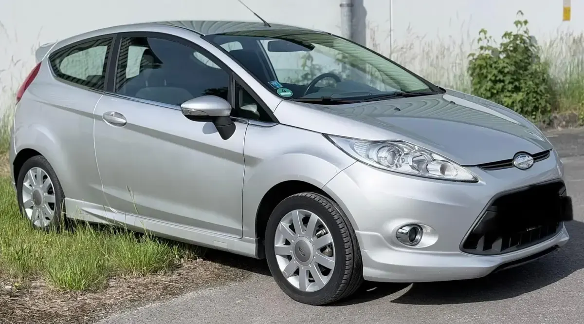 Usata Ford Fiesta 60 CV (44 kW) 2009 Argento Utilitaria