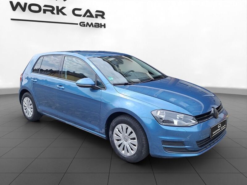 Blau Gebraucht 2013 VW Golf VII Trendline Limousine | 7.999 € (Fairer Preis) - Bild 1/4