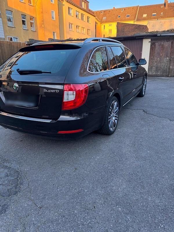 Gebraucht Skoda Superb 125 PS (91 kW) 2012 Kombi