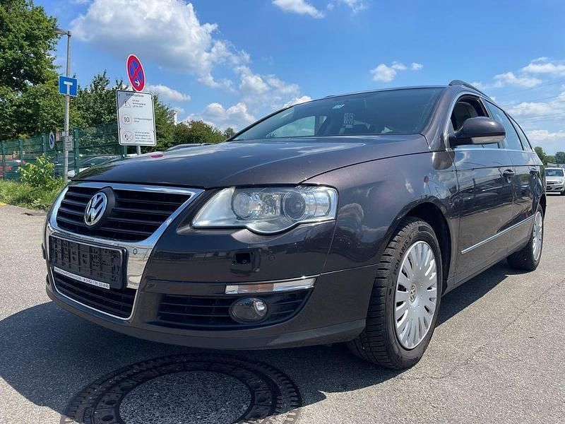 Braun Gebraucht 2010 VW Passat Comfortline Kombi | 3.300 € (Guter Preis) - Bild 1/4
