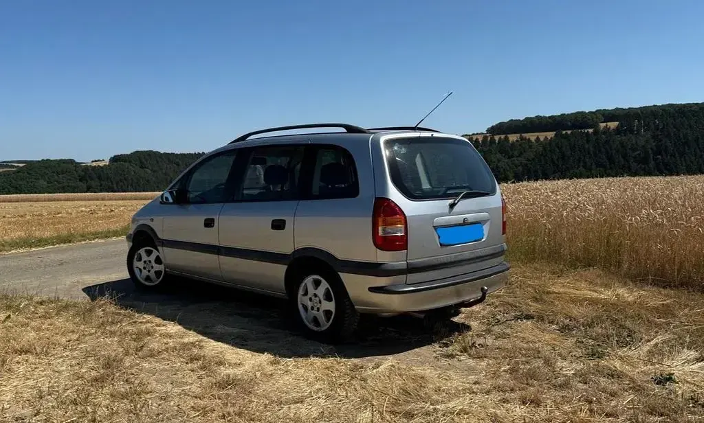 Gebraucht Opel Zafira Elegance 125 PS (91 kW) 2002 Silber Van / Kleinbus