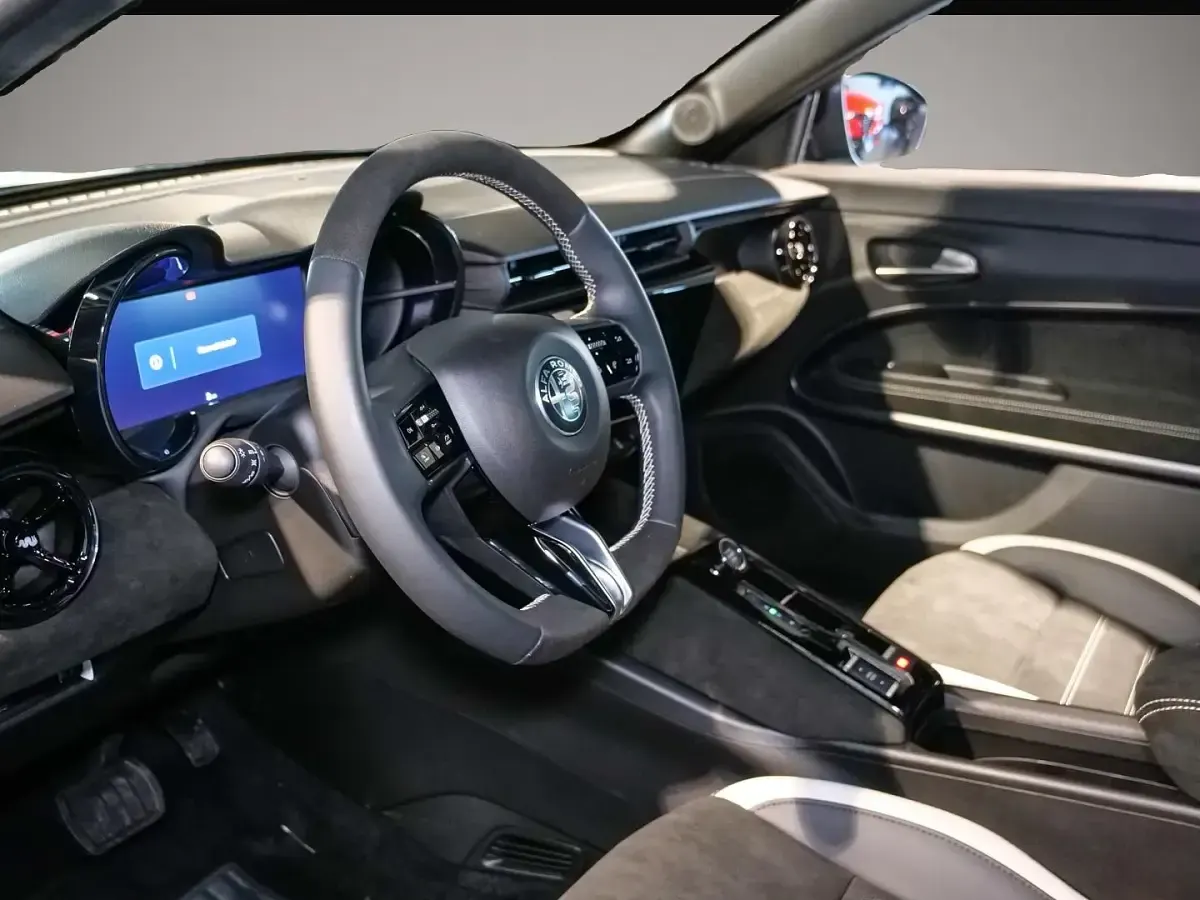 Neu Alfa Romeo Junior Edizione Speciale 145 PS (106 kW) 2026 Manufacturer SUV