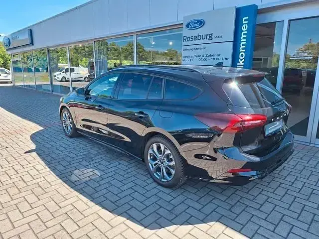 Gebraucht Ford Focus ST-Line X 116 PS (85 kW) 2023 Schwarz Limousine