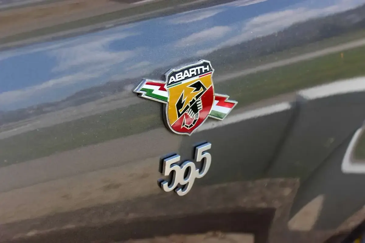 Gebraucht Abarth 595 Competizione 179 PS (131 kW) 2015 Colore esterno (record grau) Kleinwagen