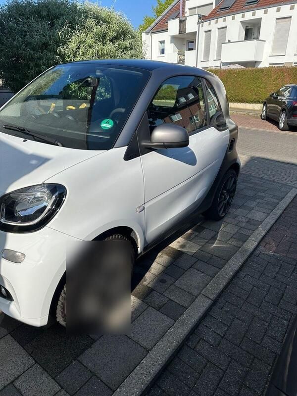 Weiß Gebraucht 2016 Smart ForTwo Coupé Prime Kleinwagen | 8.950 € (Fairer Preis) - Bild 1/4
