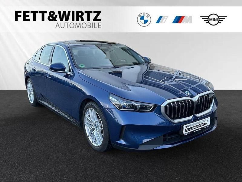 Gebraucht BMW 550e Performance 489 PS (359 kW) 2024 Phytonicblau metallic Limousine