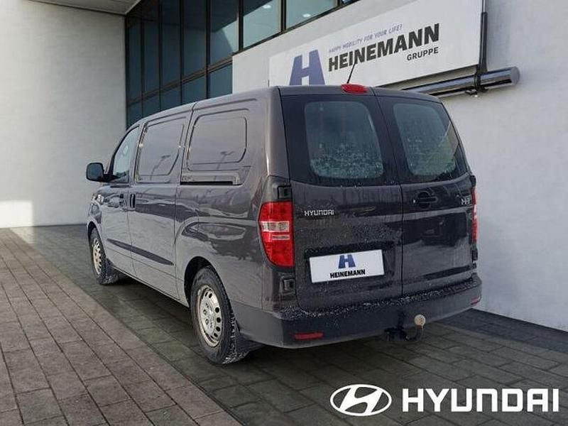Gebraucht Hyundai H-1 136 PS (100 kW) 2019 Braun Van / Kleinbus