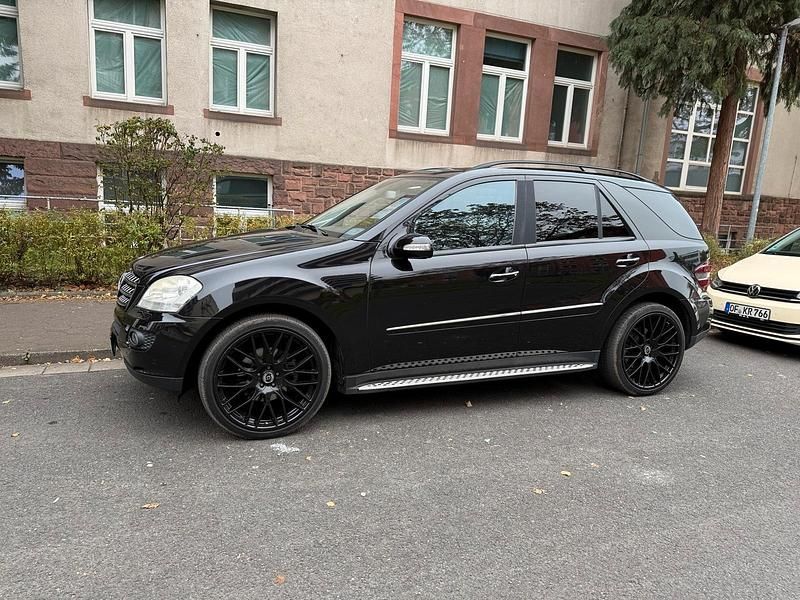 Schwarz Gebraucht 2008 Mercedes ML320 SUV | 8.200 € - Bild 1/4