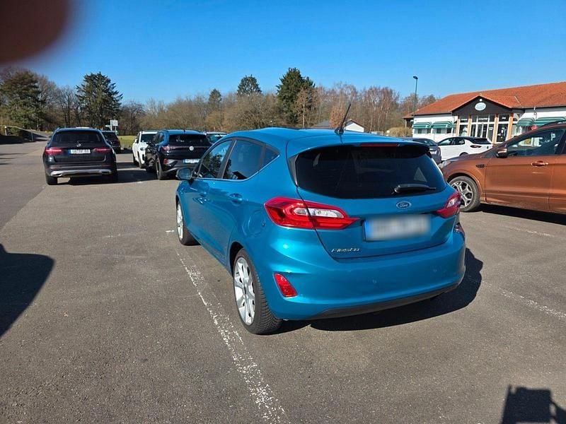 Gebraucht Ford Fiesta Titanium 101 PS (74 kW) 2018 Blau Kleinwagen