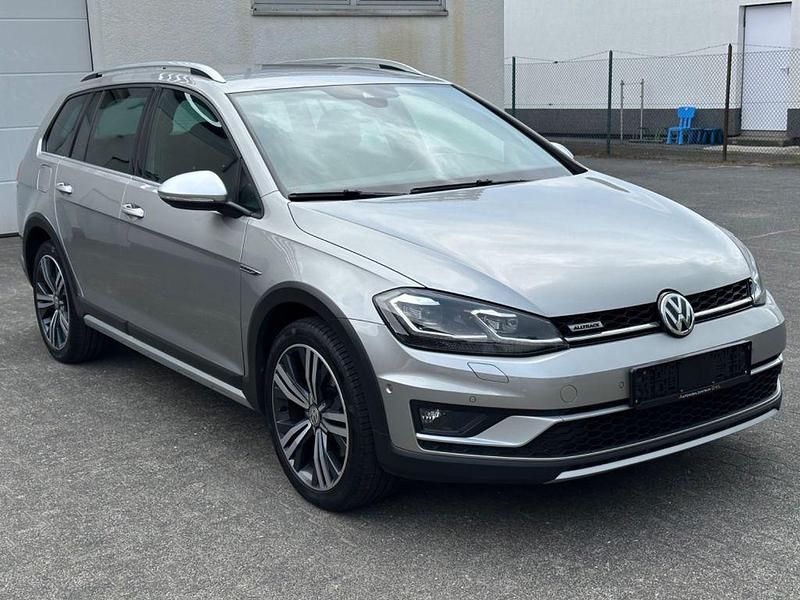 Silber Gebraucht 2017 VW Golf VII R Kombi | 18.990 € (Fairer Preis) - Bild 1/4