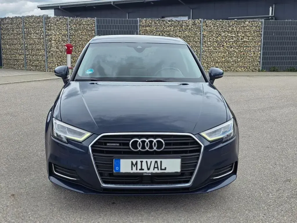 Gebraucht Audi A3 Ambiente 184 PS (135 kW) 2017 Cosmos blue, metallic Limousine