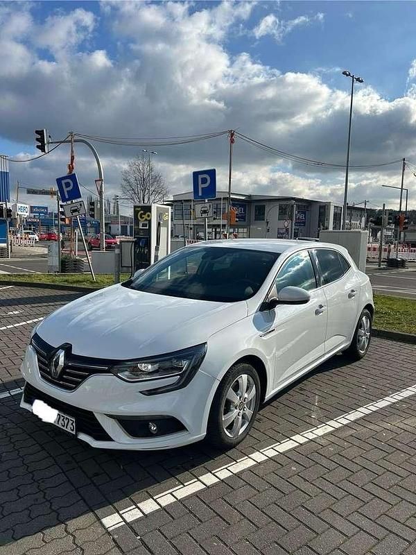 Weiß Gebraucht 2016 Renault Mégane III Bose Edition Limousine | 13.000 € (Teuer) - Bild 1/4