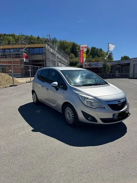 Gebraucht Opel Meriva 104 PS (76 kW) 2011 Silber Van / Kleinbus